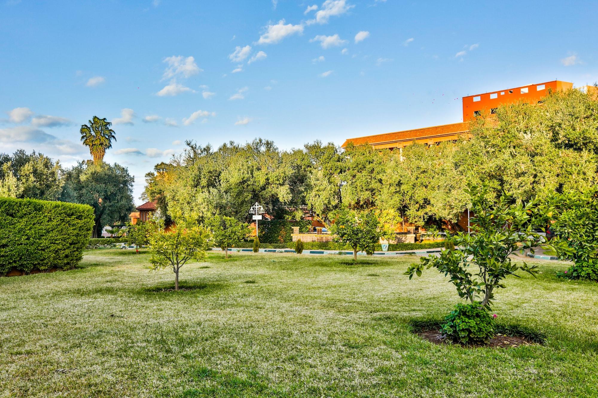 Hotel Al Bassatine Бени Мелал Екстериор снимка