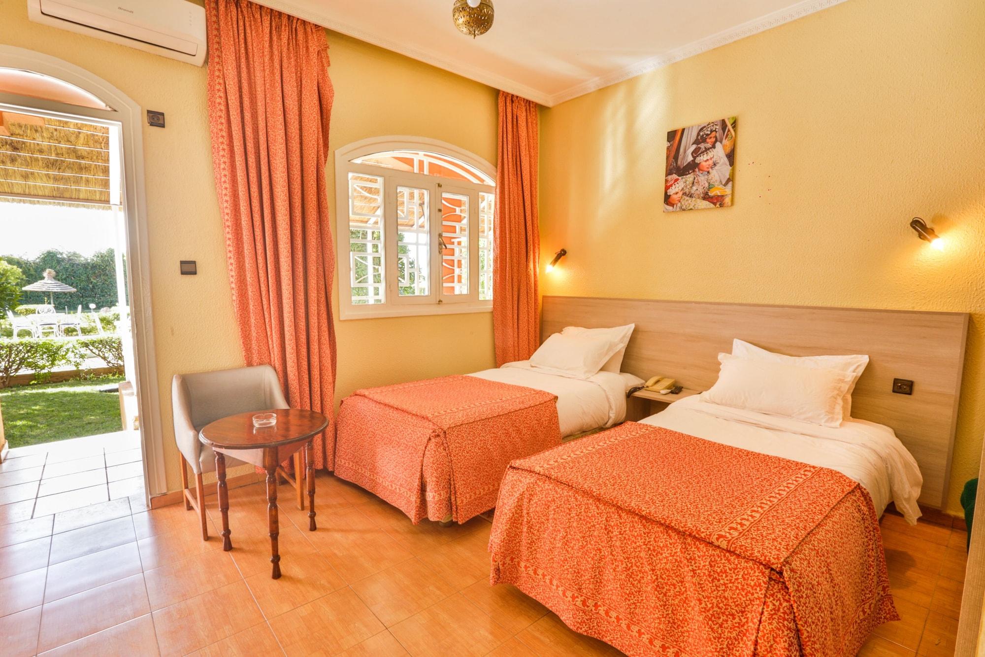 Hotel Al Bassatine Бени Мелал Екстериор снимка