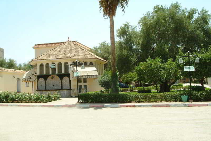 Hotel Al Bassatine Бени Мелал Екстериор снимка